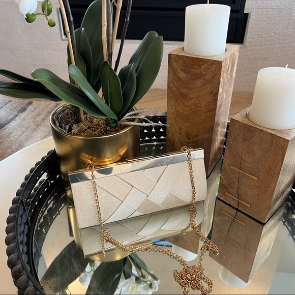 La Regale Handbags - La Regale Woven Frame Clutch